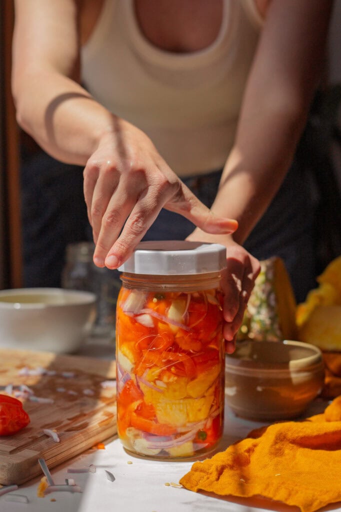 Tightening the lid on the fermentation jar